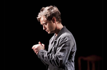 hamlet at broadhurst theater new york ny cast and creative i claudius family chart